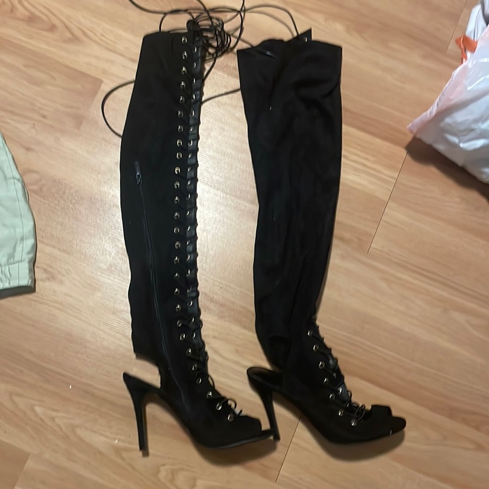 BRAND NEW BOOTS/HIGH HEELS/OVER THE KNEE